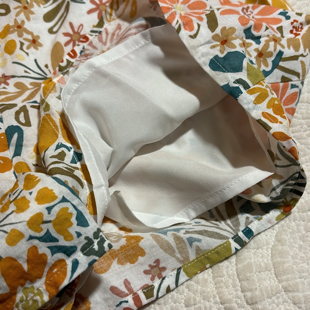 Floral Romper w/ tie closure - Picture 6 of 7